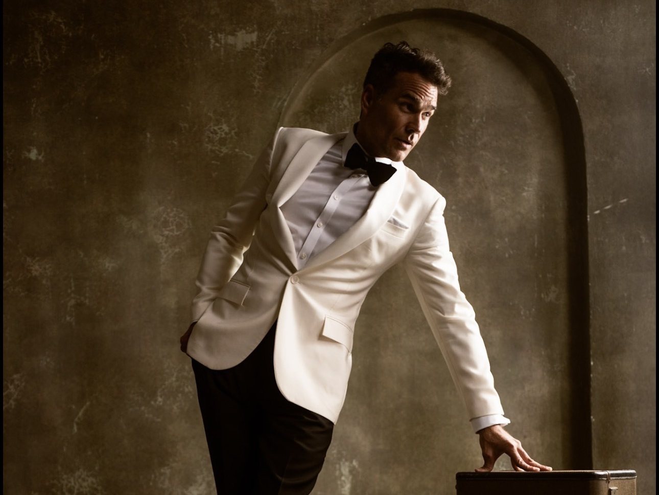 Chris Norton — crooner and rockstar entertainer